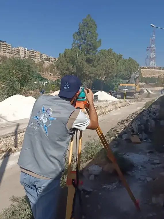 قياس عند حافة خندق الشبكة
