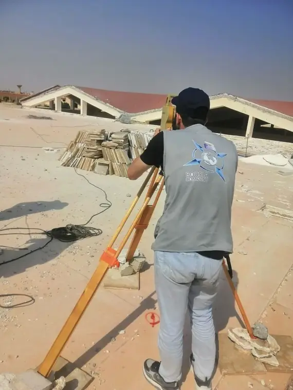 قياس على سطح المنشأة ذات السقف المائل