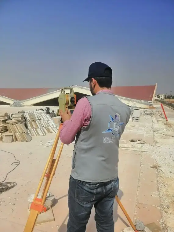 توقيع مواقع الأعمدة على السطح